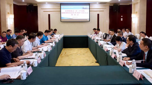 市律師協(xié)會 市三中法院聯(lián)合召開保障律師執(zhí)業(yè)權(quán)利維護司法公正座談會